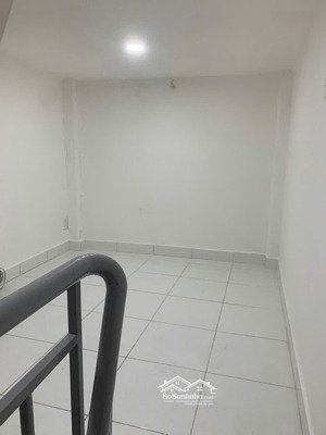 cho thuê nhà hẻm 2m(xm) lê hồng phong, p.1, q.10 giá 8.5tr