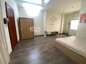 cho thuê phòng quận 7 - rộng, có ban công - có nội thất - nsv riêng 3,6tr. lh 
