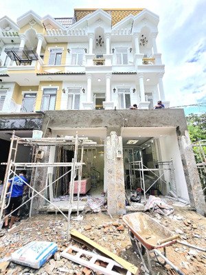 bán nhà mới mặt tiền hẻm thông - xe hơi chạy ngang nhà