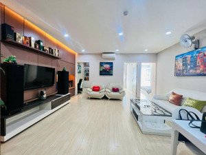 eurowindow multi complex. chủ nhà gửi bán căn góc 3pn. 2vc. dt: 139m2. ban công đn. gía: 10.9tỷ