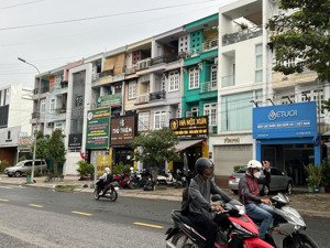 bán nhà 4 tầng và nhà cấp 4 21.5 tỷ còn bớt. mặt tiền đường nguyễn hoàng, an phú, tp.thủ đức.