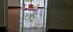 chính chủ cho thuê căn hộ tập thể trung tự 60m2, 3 phòng + bếp + wc, gần đường pnt, 6 triệu/ tháng
