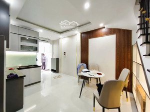 bán nhà phố tân mai, diện tich 35m2, 5 tầng, mt 4m, giá 7 tỷ