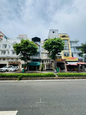 bán nhà đường vip 5x20m, 5tầng, 26 tỷ, có thang máy mặt tiền kdc trung sơn liền kề him lam, quận 7