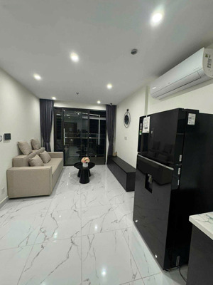 căn 1pn + full nội thất gỗ cao cấp, thiết kế sang trọng, the beverly solari, vinhomes grand park
