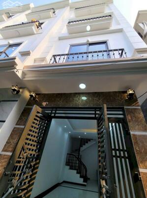 Nhà 4Tx32m2, giá 3.75 tỷ, ngay trung tâm chợ chính Biên Giang. Gần QL6. Lh 0966929600