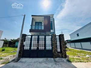 chủ gửi bán nhà mới xây đường suối lội, xã tân thông hội. 1 lầu 1 trệt, dt 80m2, shr, giá 1 tỷ 9