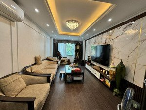 bán căn nhà 6 tầng, mặt chính phố ngô xuân quảng, kinh doanh tốt, dt 73,2m2, pháp lý chuẩn.