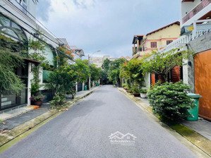 chỉ 33 tỷ. nhà gần sông. ngay cụm đường xuân thủy, lê văn miến. dt(140m2). gpxd: hầm 4 tầng