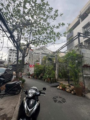 thảo điền chỉ 120 triệu/m2. ngay cụm đường phố quốc hương, dt(10x23m). cn: 215m2. chỉ 25 tỷ