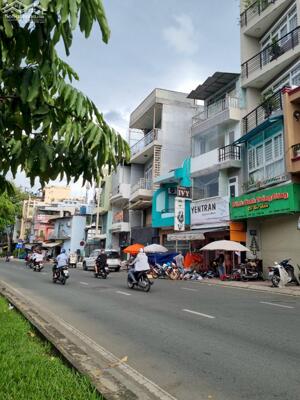 Chỉ 100tr/m2 cho căn nhà sát mặt tiền đường Hoàng Sa, P.5, Q. Tân Bình - Giáp Q3 - Q10