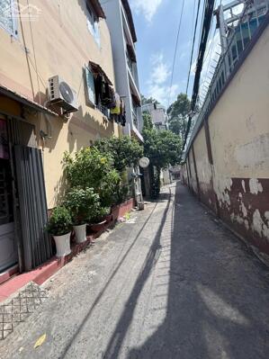 Nhà bán hẻm Nguyễn Tri Phương gần Đại Học Kinh Tế. DT: 6.3x8m, 5 tầng chỉ nhỉnh 10 tỷ