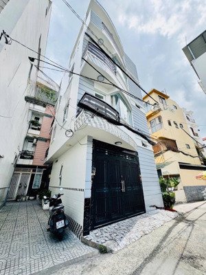 hxh cách mặt tiền 20m lô góc 3 mặt thoáng phan đăng lưu, phú nhuận