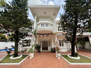 biệt thự hồ bơi siêu đẹp, mới, cho thuê 125tr/ tháng, diện tích 600m2.