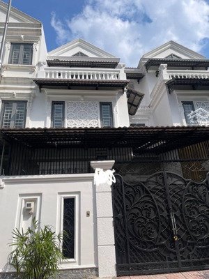 biệt thự 3 tầng đường hà huy giáp, phường tx, q 12, dt 81m2 (6,2mx13m) đường 12m , giá : 7,4tỷ