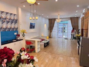 bán nhà 2 mặt thoáng gần sông hàn giá chỉ 8,x tỷ- mặt tiền thế lữ