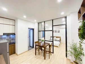 chính chủ cho thuê 1n1k 30m2 tại phố dịch vọng hậu ban công full đồ 6tr3/tháng