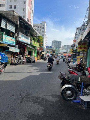 kẹt tiền bán mtkd đường phan văn trị quận 5 chỉ 11 tỷ 3