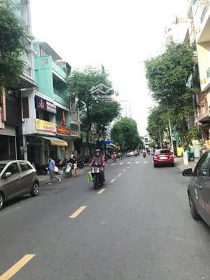 bán nhà mặt tiền đường 3/2 p10 q10 dt 4*14 nở hậu nhà 2 lầu tiện kinh doanh, giá chỉ 20 tỷ, lh hạnh