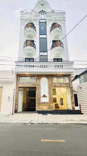 lâu đài cổ tích khu biệt thự hoa lan, phường 2, phú nhuận, nhà có hầm, thang máy