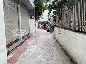 nhà mới, cổng riêng biệt, ngõ thông, nhà bán cách ôto tránh 20m, gần aeon mall long biên.