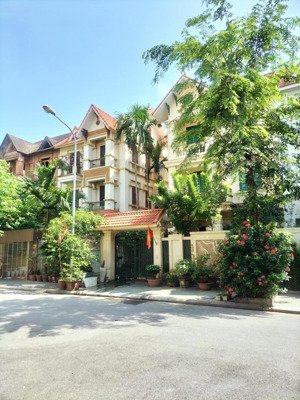 biệt thự 152m2, đô thị việt hưng, long biên, hà nội, giá tầm 35 tỷ có tl