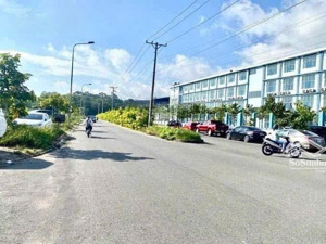 xây nhà cho con. tôi bán gấp lô 105m2 đối diện trường học an thuận. có sổ. tc100%. giá 2,15 tỷ