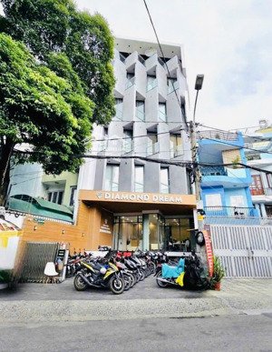 cho thuê toà nhà văn phòng rộng 800m2, cao thắng quận 10. giá chỉ 8x triệu.