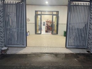 bán nhà giá rẻ ngay sân banh tân hiệp biên hoà đường ô tô nhà mới xây siêu đẹp thuận tiện