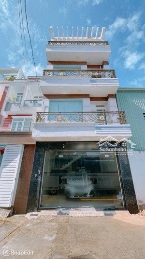 nhà đẹp ngang 5m bề thế .đúc 4 tấm hẻm 7m cách lê văn khương 50m.phường hiệp thành.q12.lh0902683022