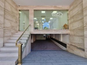 cho thuê mb tầng 1 lạc long quân, 135m xây dựng, mặt phố, riêng biệt giá 28tr/tháng.