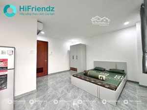 căn studio siêu mới, đầy đủ nội thất, có ban công riêng rộng lớn, nằm ngay trung tâm thảo điền