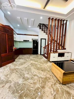 NHÀ MỚI Ô TÔ ĐỖ CỬA Phố Nguyễn Sơn-Long Biên 31m2 X 5 Tầng, mặt tiền5.8m, 8.2 tỷ Long Biên.