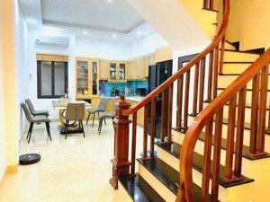 víp nhất định công thượng oto đỗ sát nhà hơn 100m ra phố lớn ngõ thoáng đẹp ở sướng...&