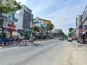 Cho thuê nhà 1 trệt 2 lầu mặt tiền đường trần hưng đạo, gần ngã ba