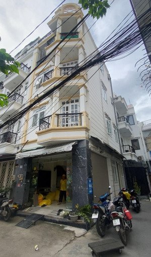 cho thuê nhà 4 tầng đường d2 nguyễn gia trí |5pn |22tr/tháng |có chổ đậu xe hơi |mb kinh doanh dc