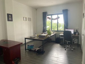 văn phòng mới - ngay vinhome landmark81 giá 6tr/tháng - full nội thất vp