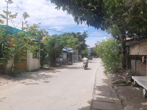 CBán đất thôn Xuân Ngọc, Vĩnh Ngọc, Tây Nha Trang. Cách cầu gỗ Phú Kiểng chỉ 140m. Diện tích: 121m2 ngang 5m, hướng Tây Nam,đường rộng 8-9m. đang cho thuê đất 2tr/tháng. Giá bán 2 tỷ 300tr