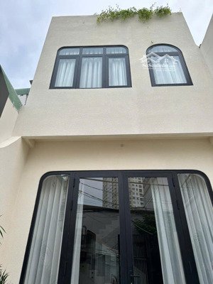 chỉ 12 tỷ. nhà đẹp thảo điền. nhà ngay cụm đường quốc hương, kế tropic garden. dt(4x15m). 3 tầng