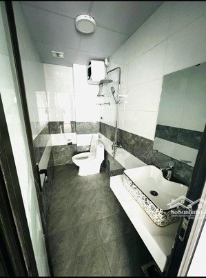 bán gấp căn nhà phố cổ linh ô tô lô góc nhà 6 tầng, mt4m giá nhỉnh hơn 10 tỷ