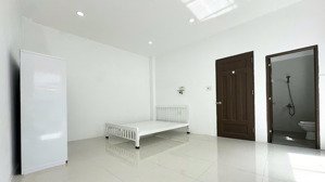 cho thuê studio đầy đủ nội thất, cửa sổ siêu thoáng tiện nghi, giá cực tốt