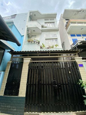 nhà 3 tầng, mặt tiền 4,5m ngay phan văn trị, p5. ô tô đậu trước nhà, không lộ giới. giá 7,8 tỷ tl