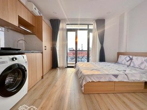 cho thuê căn hộ tách bếp, cửa sổ lớn full nội thất cơ bản sư vạn hạnh, quận 10, gần đh kinh tế