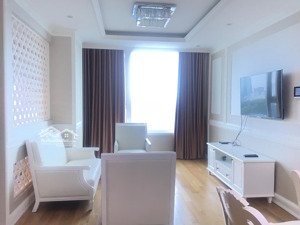 gia đình bán căn góc cao ốc 44 đặng văn ngữ q. pn. dt 70m2 2p. sh lầu 09. giá 3,5 tỷ. lh 