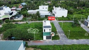 lô góc 2 mặt tiền full thổ cư đường nhựa diên an (nay là xã diên khánh)
vị trí: thôn an ninh,