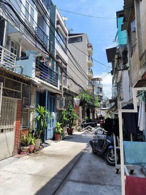 cần bán gấp nhà mặt hẻm cách mạng tháng 8 (3x7.2m) - giá 6 tỷ tl