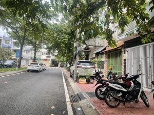 nguyễn thị mười , p4 quận 8 , mt đường 12m , 4m*18m , 4 tầng