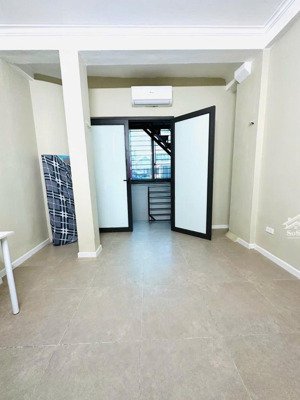 bán nhà phố lê qý đôn ,5 tầng mặt tiền 3m chỉ 3,9tỷ ngõ thông , ô tô đỗ gần.
diện tích:20mx5tầng