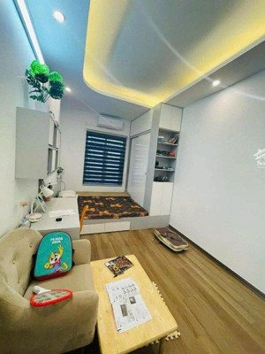 bán nhà đội cấn dt 32 m 5 tầng mặt tiền 3.5 m giá 9.35 tỷ ba đình