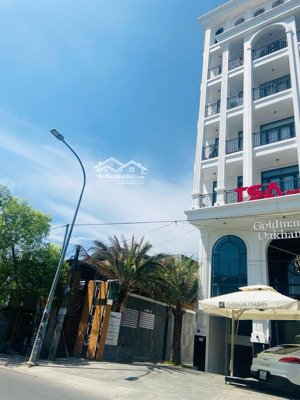 bán mặt tiền quốc hương, p. thảo điền, q2. dt: 11x35m(370m2) - cấp 4- gpxd: hầm+7 tầng. 81,5 tỷ